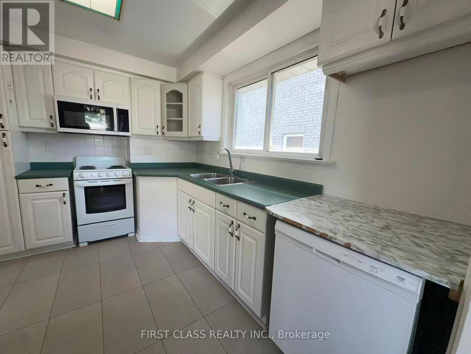 109 Goulding Avenue, Toronto, Ontario  M2M 1L3 - Photo 3 - C13042042