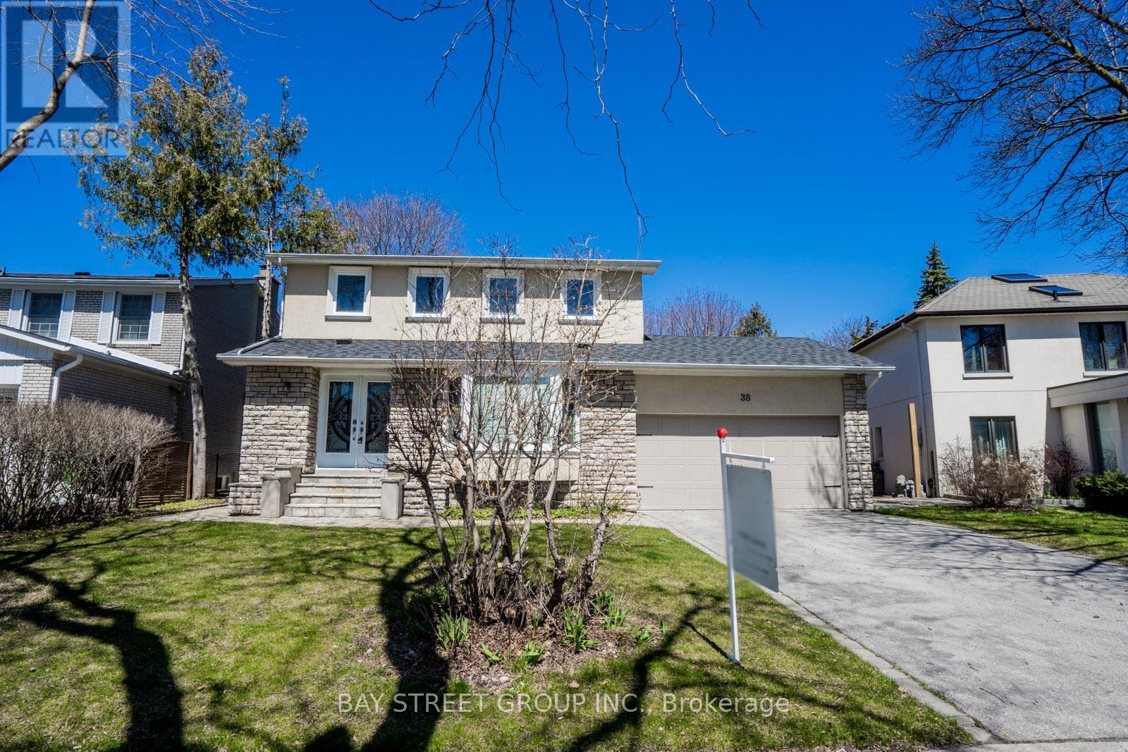 38 FOURSOME CRESCENT, Toronto, Ontario