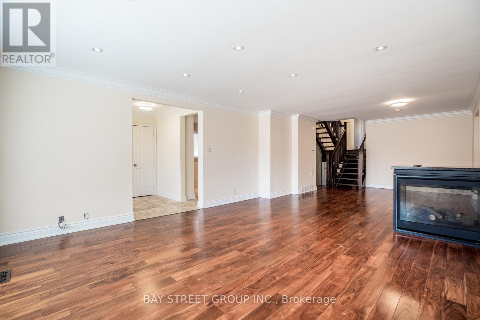 38 Foursome Crescent, Toronto, Ontario  M2P 1W3 - Photo 3 - C13042074