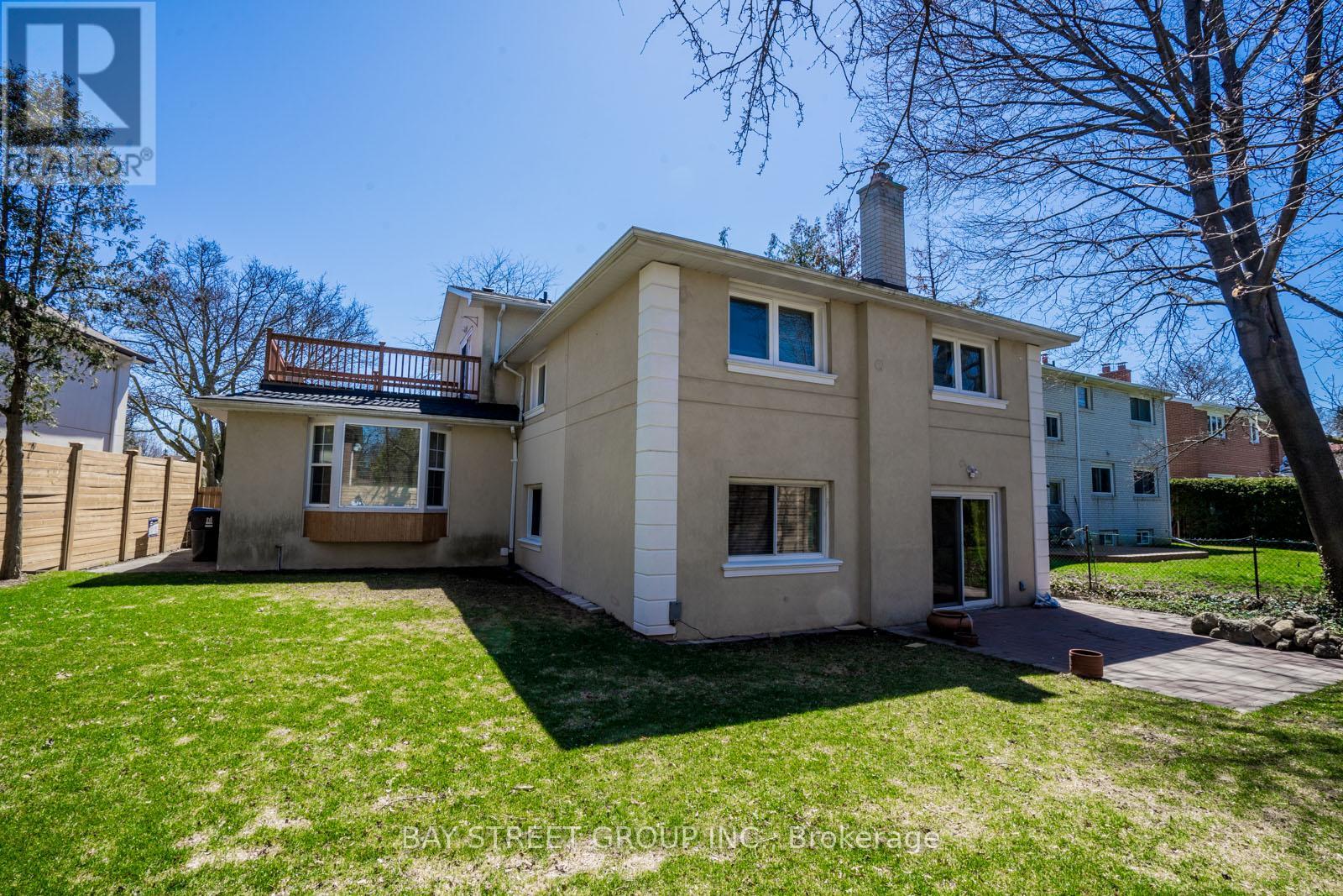 38 Foursome Crescent, Toronto, Ontario  M2P 1W3 - Photo 4 - C13042074