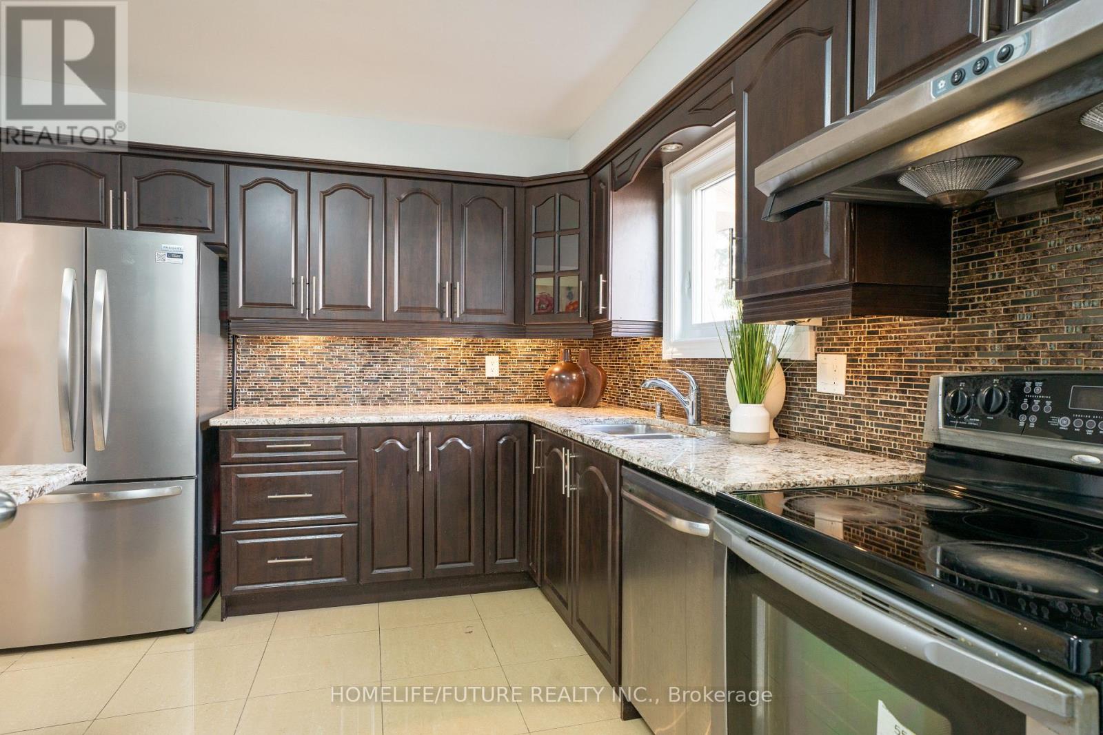 25 Shady Hollow Drive, Toronto, Ontario  M1V 2X3 - Photo 9 - E13042072