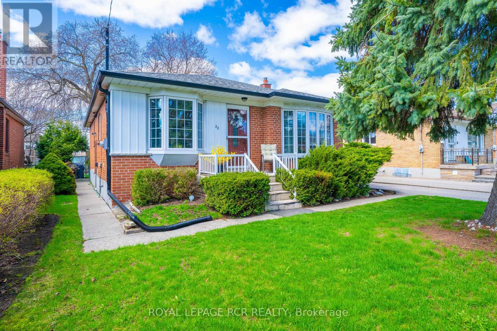 32 Beacon Road, Toronto, Ontario  M1P 1G7 - Photo 4 - E13042082