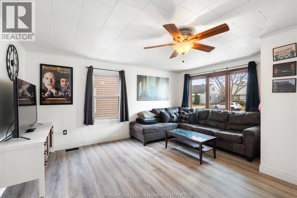 2228 Elsmere Avenue, Windsor, Ontario  N8W 2C6 - Photo 9 - 26009160