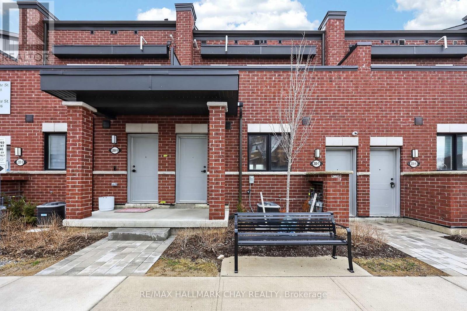 10 - 200 Dissette Street, Bradford West Gwillimbury (Bradford), Ontario  L3Z 3G8 - Photo 2 - N13042156