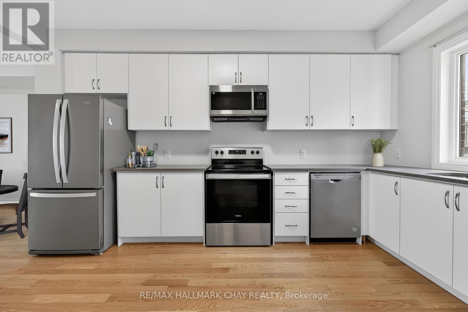 10 - 200 Dissette Street, Bradford West Gwillimbury (Bradford), Ontario  L3Z 3G8 - Photo 4 - N13042156