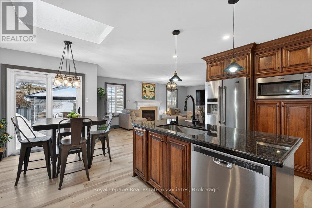 84 Loon Avenue, Barrie (Painswick South), Ontario  L4N 8V9 - Photo 11 - S13042086