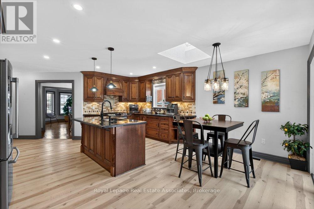 84 Loon Avenue, Barrie (Painswick South), Ontario  L4N 8V9 - Photo 15 - S13042086