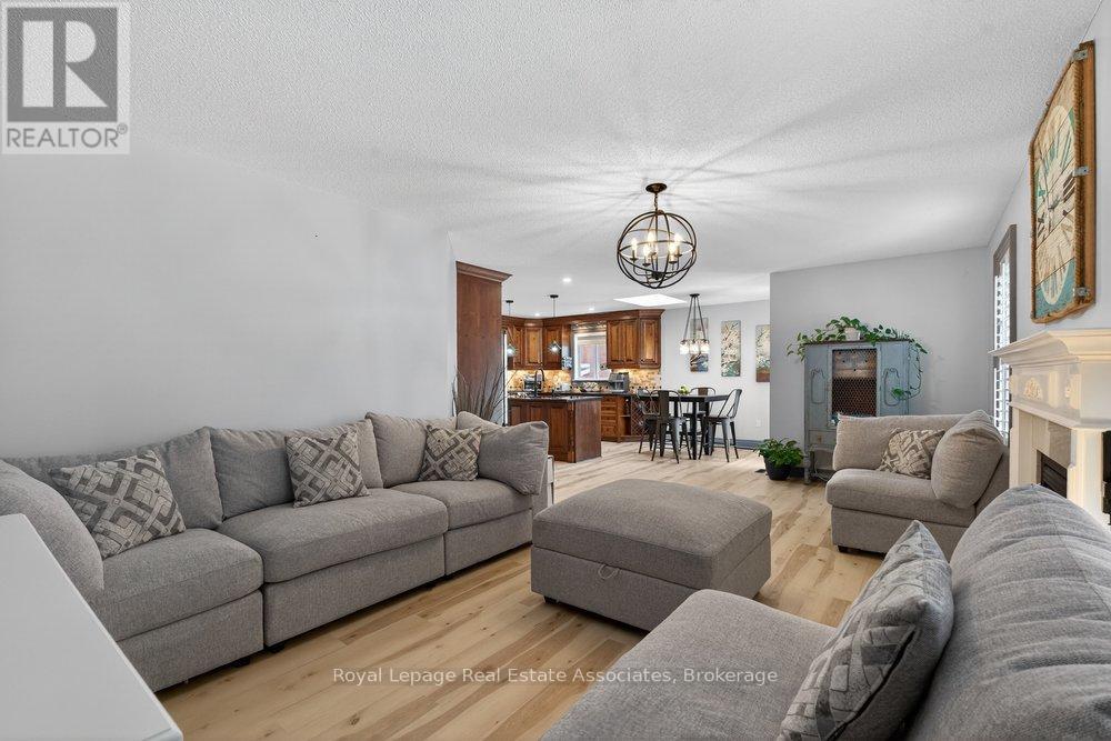 84 Loon Avenue, Barrie (Painswick South), Ontario  L4N 8V9 - Photo 18 - S13042086