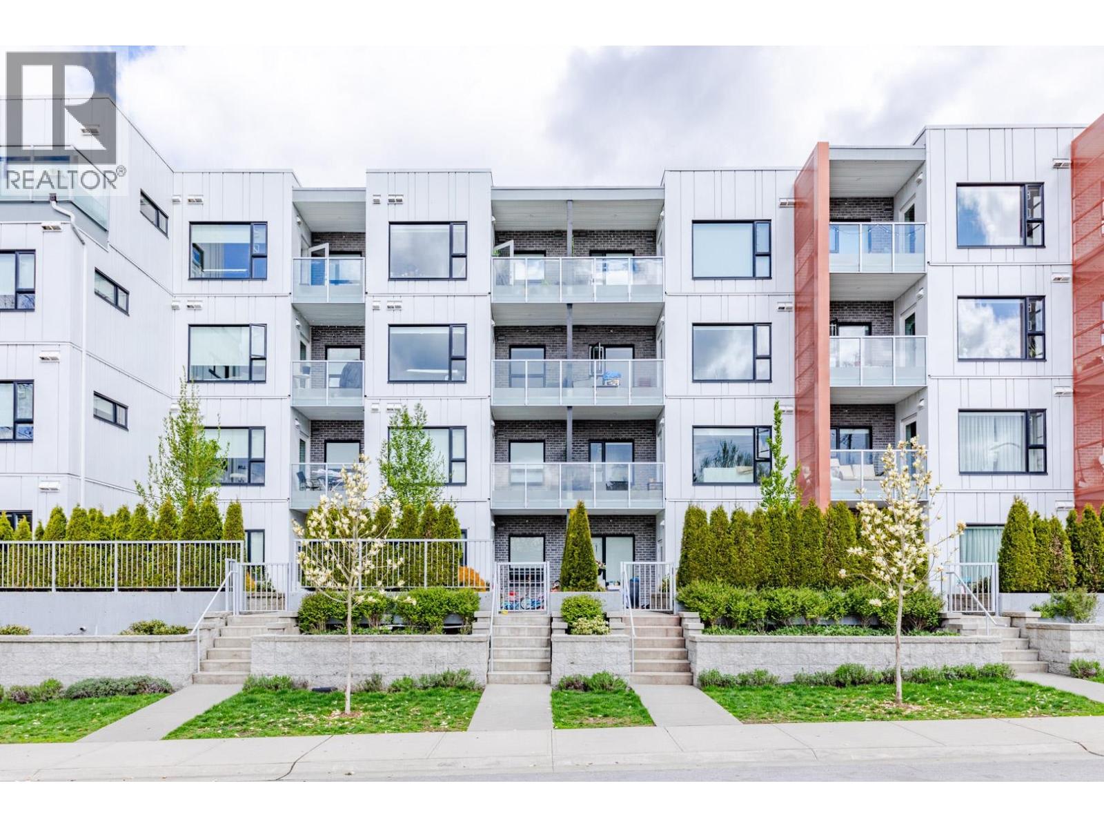 313 2345 Rindall Avenue, Port Coquitlam, British Columbia  V3C 1V3 - Photo 2 - R3115040