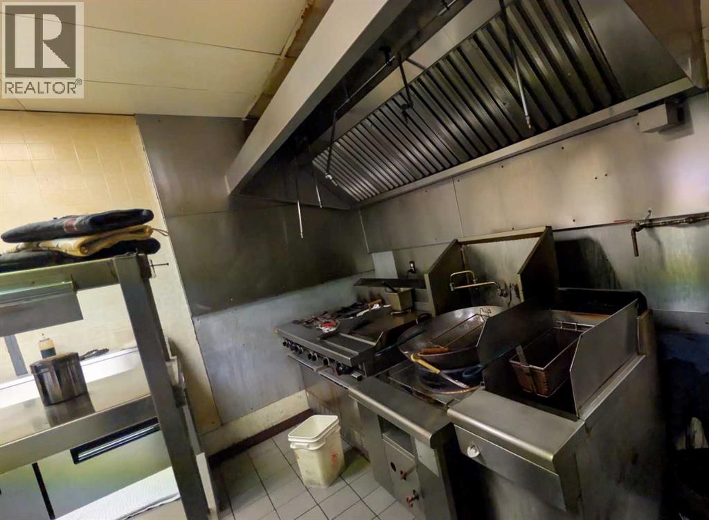 7800 30 Street SE, Calgary, Alberta  T2C 2G7 - Photo 5 - A2301032