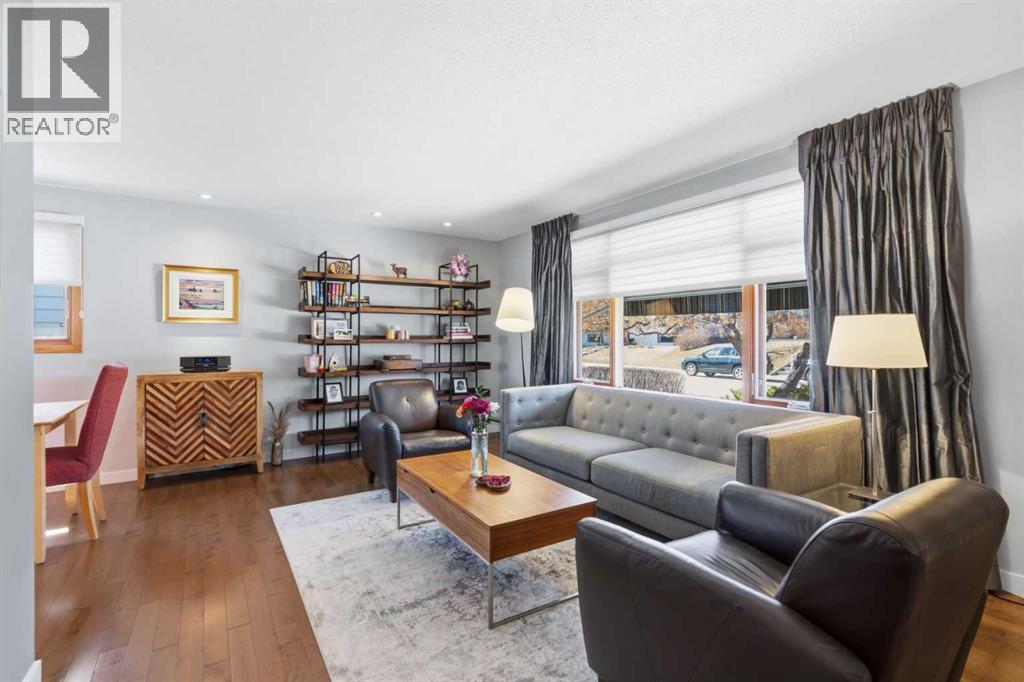 948 Canaveral Crescent Sw, Calgary, Alberta  T2W 1N5 - Photo 5 - A2301156