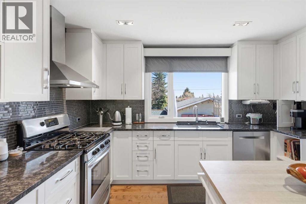 948 Canaveral Crescent Sw, Calgary, Alberta  T2W 1N5 - Photo 13 - A2301156