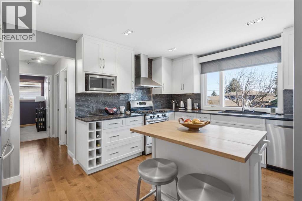 948 Canaveral Crescent Sw, Calgary, Alberta  T2W 1N5 - Photo 9 - A2301156