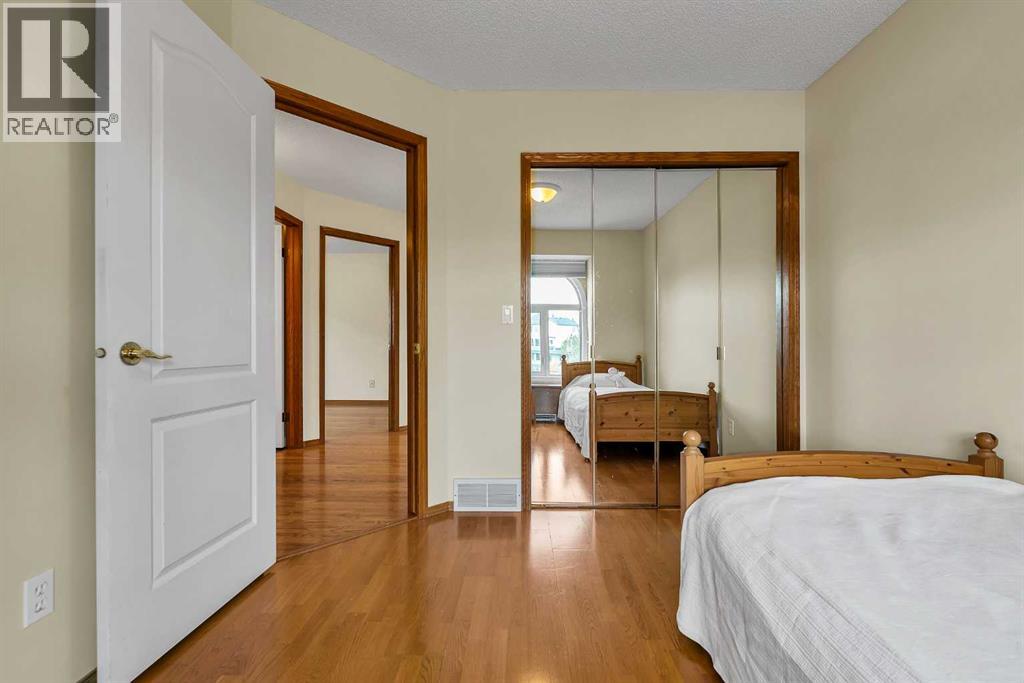 28 Woodpark Close Sw, Calgary, Alberta  T2W 6G2 - Photo 21 - A2302424