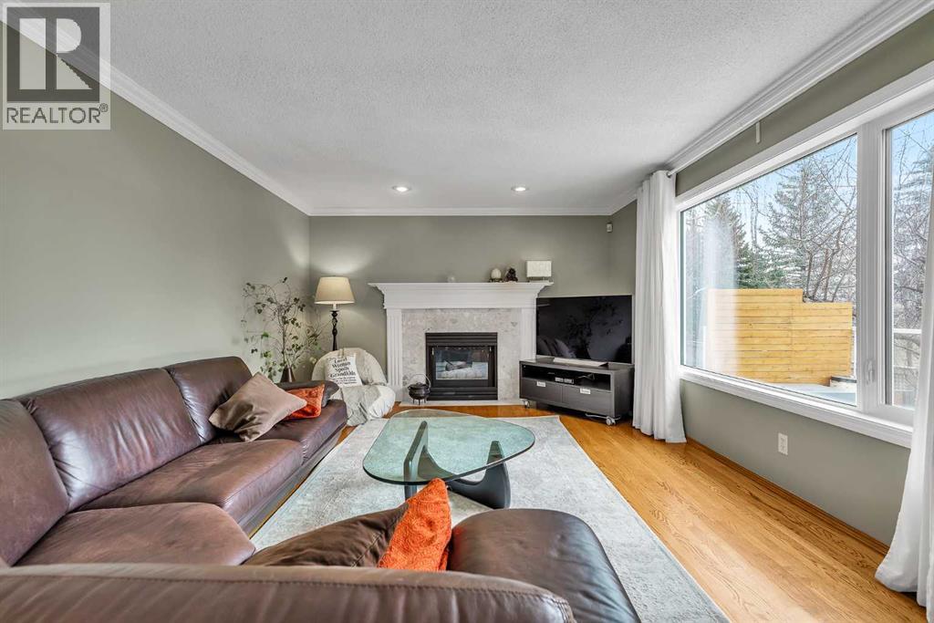 28 Woodpark Close Sw, Calgary, Alberta  T2W 6G2 - Photo 6 - A2302424