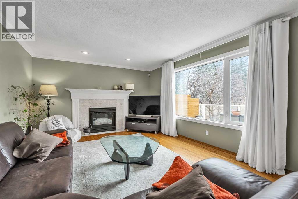 28 Woodpark Close Sw, Calgary, Alberta  T2W 6G2 - Photo 7 - A2302424