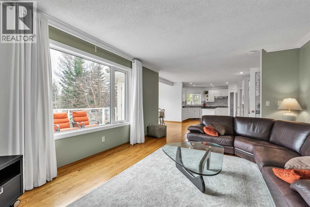 28 Woodpark Close Sw, Calgary, Alberta  T2W 6G2 - Photo 8 - A2302424