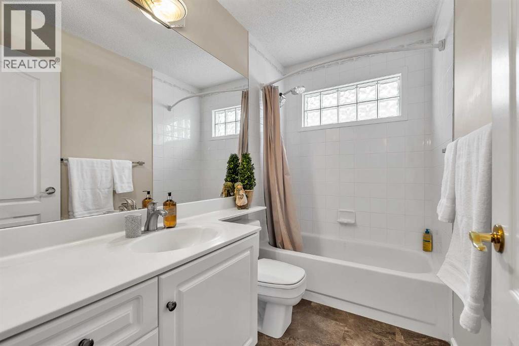 28 Woodpark Close Sw, Calgary, Alberta  T2W 6G2 - Photo 24 - A2302424