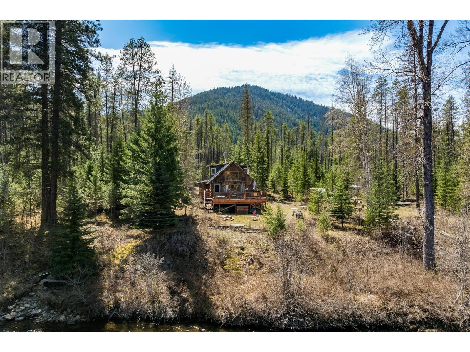 7760 95 Highway, Kingsgate, British Columbia  V0B 1V1 - Photo 1 - 10384540