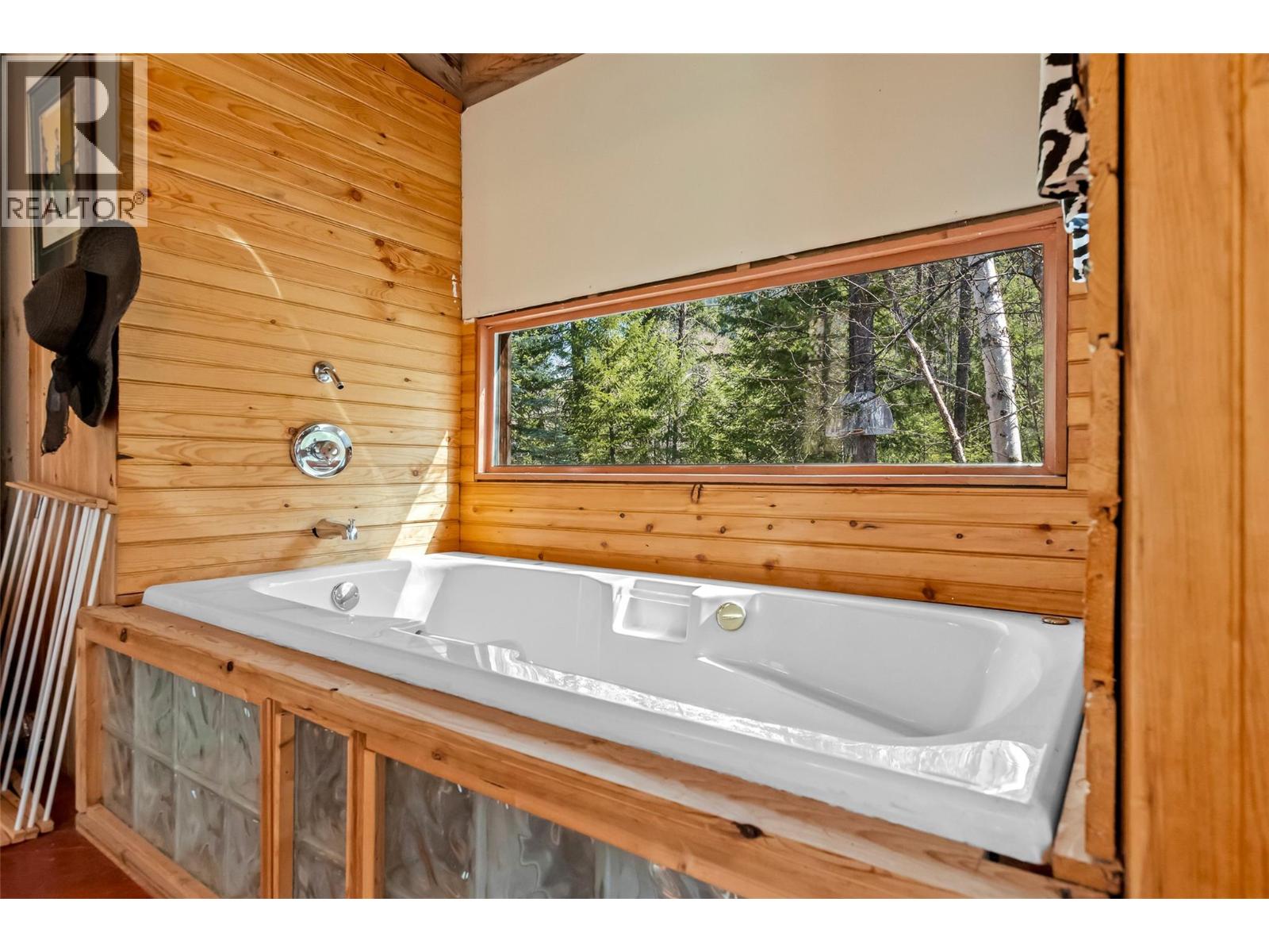 7760 95 Highway, Kingsgate, British Columbia  V0B 1V1 - Photo 11 - 10384540
