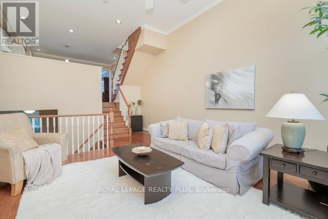 83 Kerr Street, Oakville, Ontario  L6K 3A2 - Photo 12 - W12979384