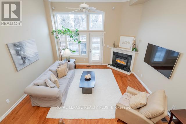 83 Kerr Street, Oakville, Ontario  L6K 3A2 - Photo 13 - W12979384