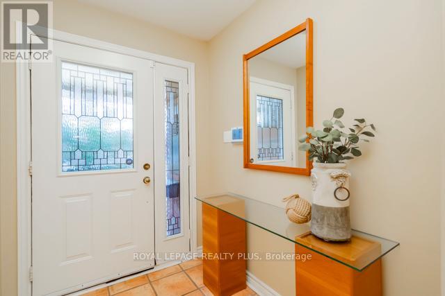 83 Kerr Street, Oakville, Ontario  L6K 3A2 - Photo 7 - W12979384