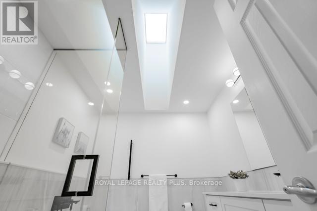 83 Kerr Street, Oakville, Ontario  L6K 3A2 - Photo 33 - W12979384