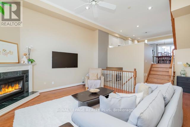 83 Kerr Street, Oakville, Ontario  L6K 3A2 - Photo 11 - W12979384