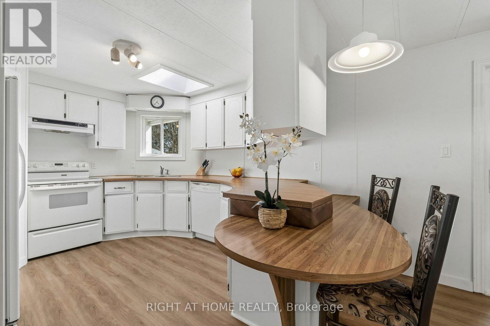 6 Emery Court, Georgina, Ontario  L0E 1R0 - Photo 13 - N13042282