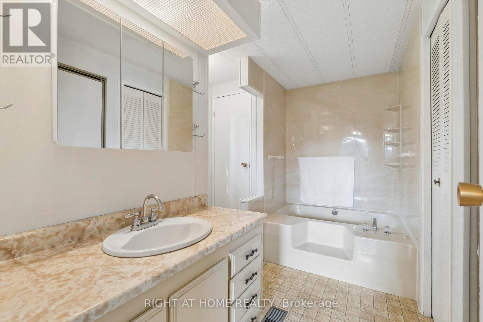 6 Emery Court, Georgina, Ontario  L0E 1R0 - Photo 22 - N13042282