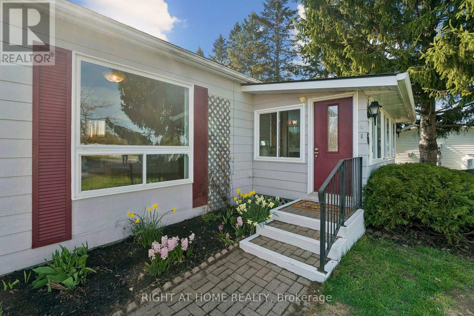 6 Emery Court, Georgina, Ontario  L0E 1R0 - Photo 3 - N13042282