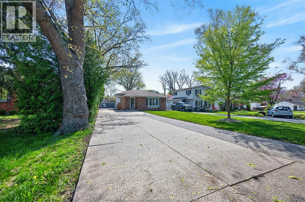 226 Edgewater Boulevard, Tecumseh, Ontario  N8N 2H2 - Photo 3 - 26009125