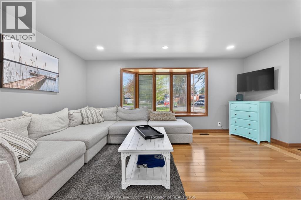 226 Edgewater Boulevard, Tecumseh, Ontario  N8N 2H2 - Photo 5 - 26009125