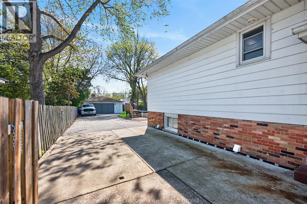 226 Edgewater Boulevard, Tecumseh, Ontario  N8N 2H2 - Photo 30 - 26009125