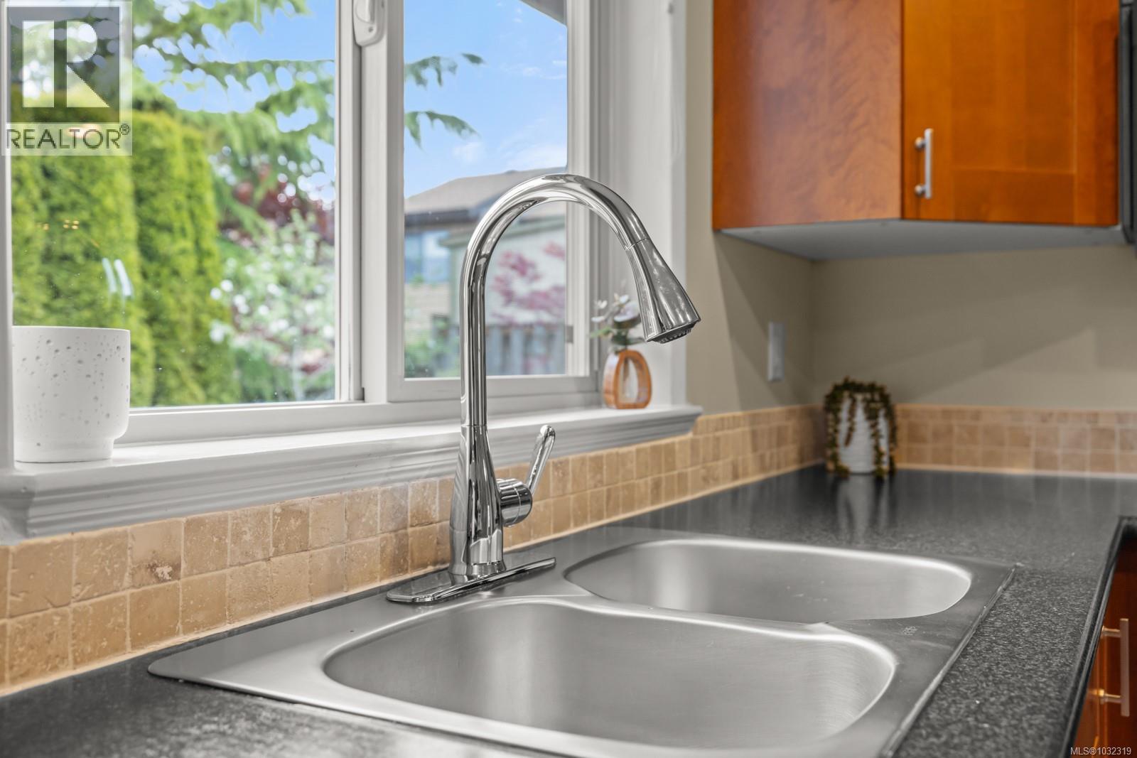 858 Selkirk Ave, Esquimalt, British Columbia  V9A 2T8 - Photo 8 - 1032319