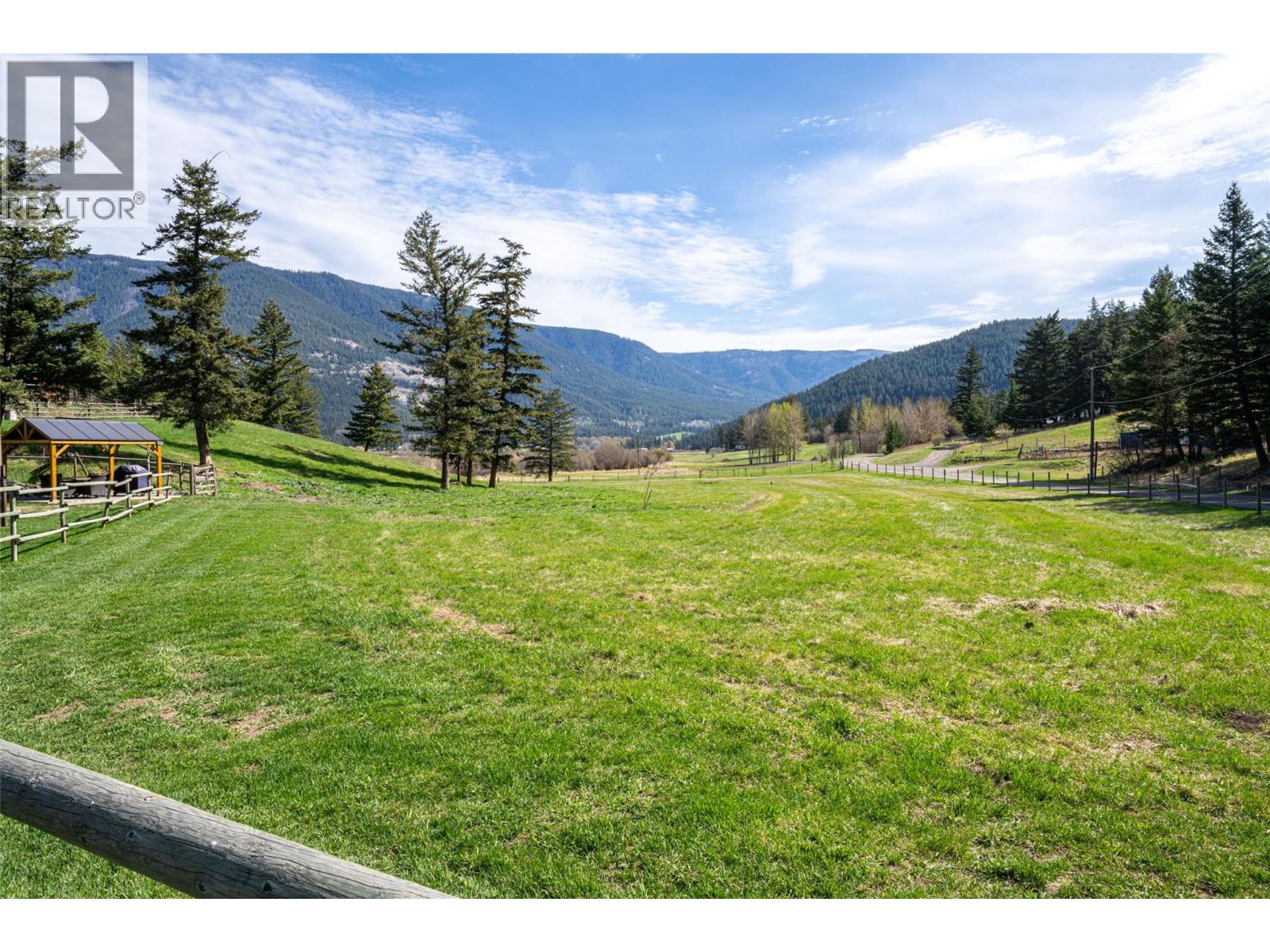 6142 Falkland Road, Falkland, British Columbia  V0E 1W0 - Photo 16 - 10384088