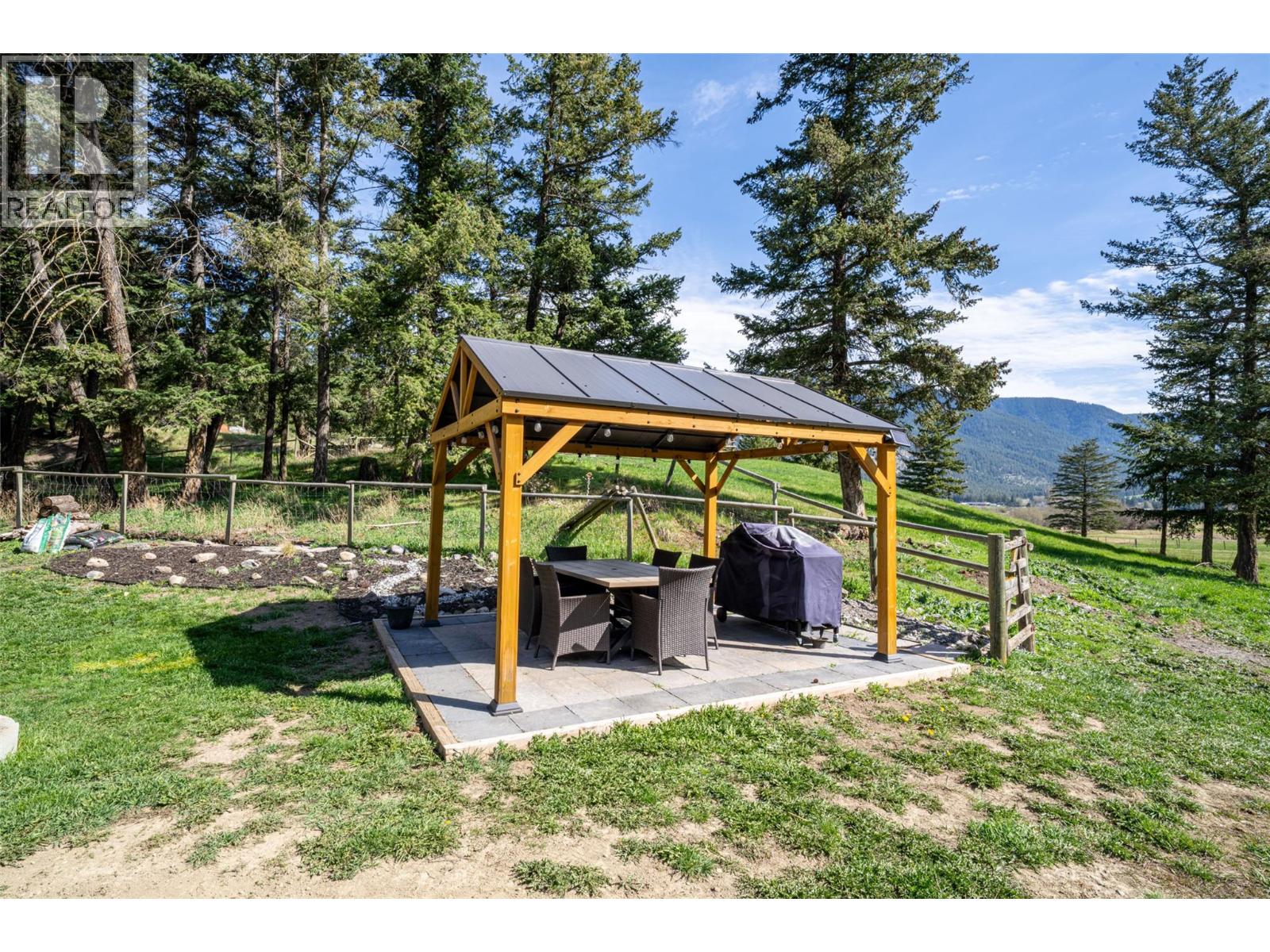 6142 Falkland Road, Falkland, British Columbia  V0E 1W0 - Photo 9 - 10384088