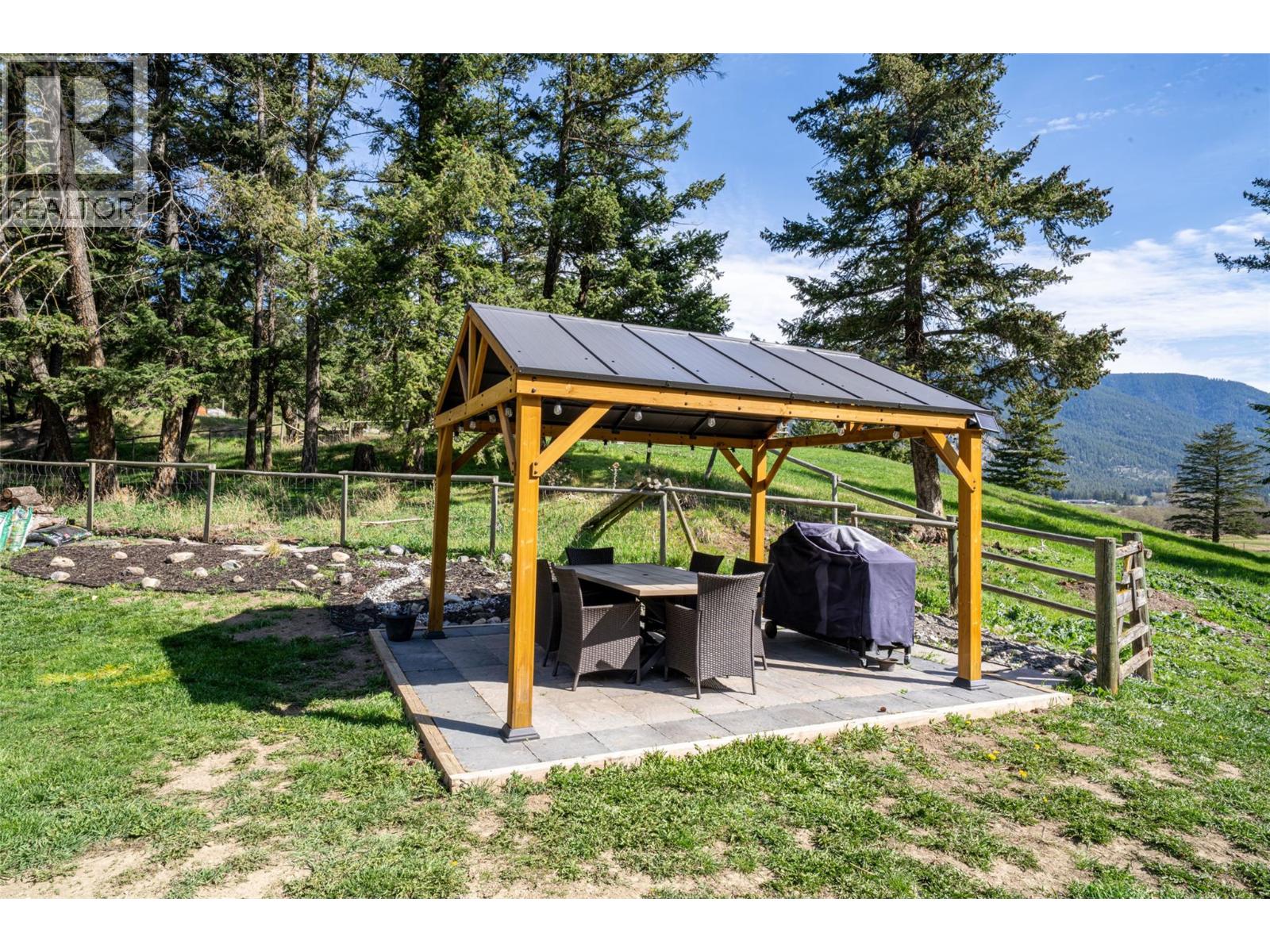 6142 Falkland Road, Falkland, British Columbia  V0E 1W0 - Photo 10 - 10384088