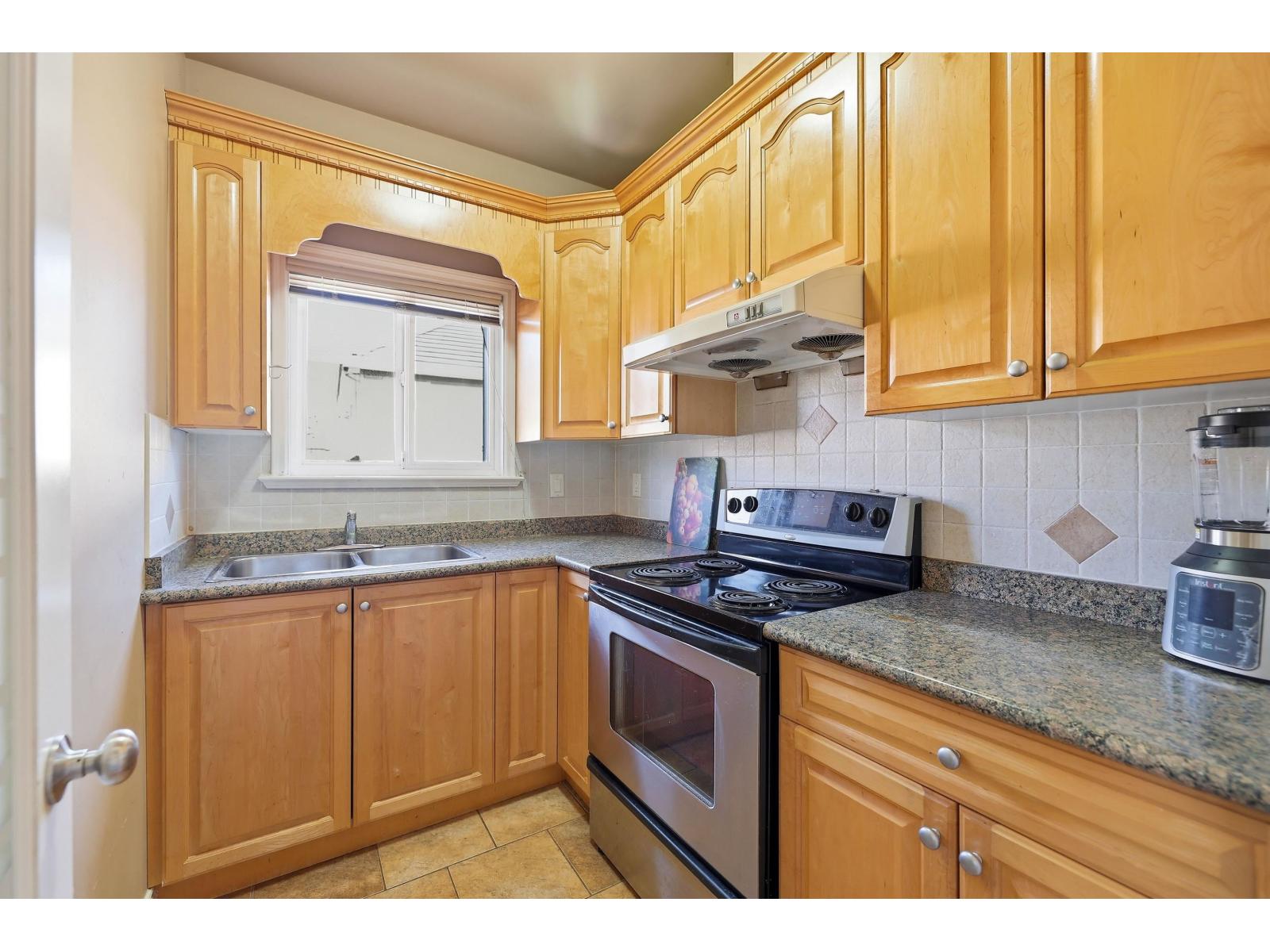 14665 76a Avenue, Surrey, British Columbia  V3S 2P4 - Photo 10 - R3113085