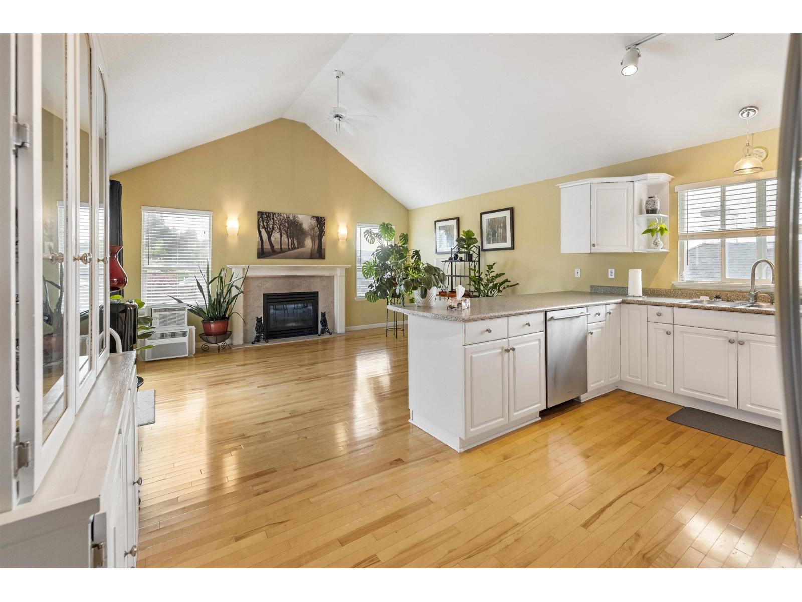 8381 Casselman Crescent, Mission, British Columbia  V2V 6Z7 - Photo 11 - R3115433