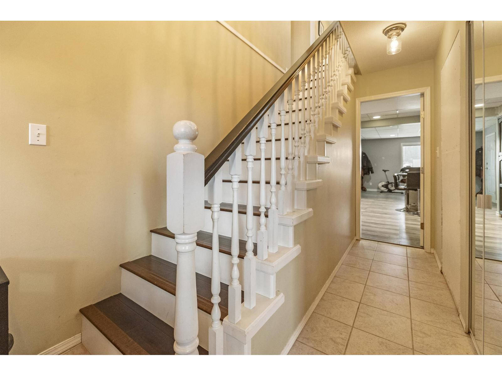 8381 Casselman Crescent, Mission, British Columbia  V2V 6Z7 - Photo 6 - R3115433