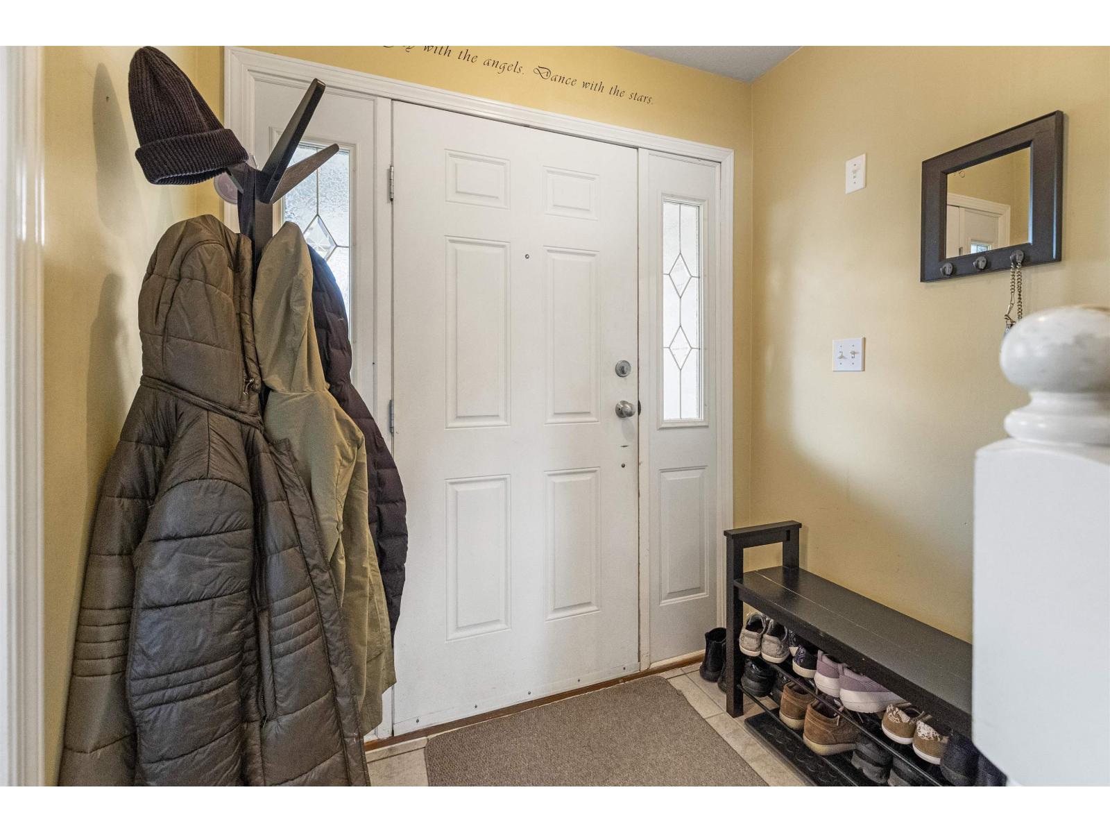 8381 Casselman Crescent, Mission, British Columbia  V2V 6Z7 - Photo 5 - R3115433