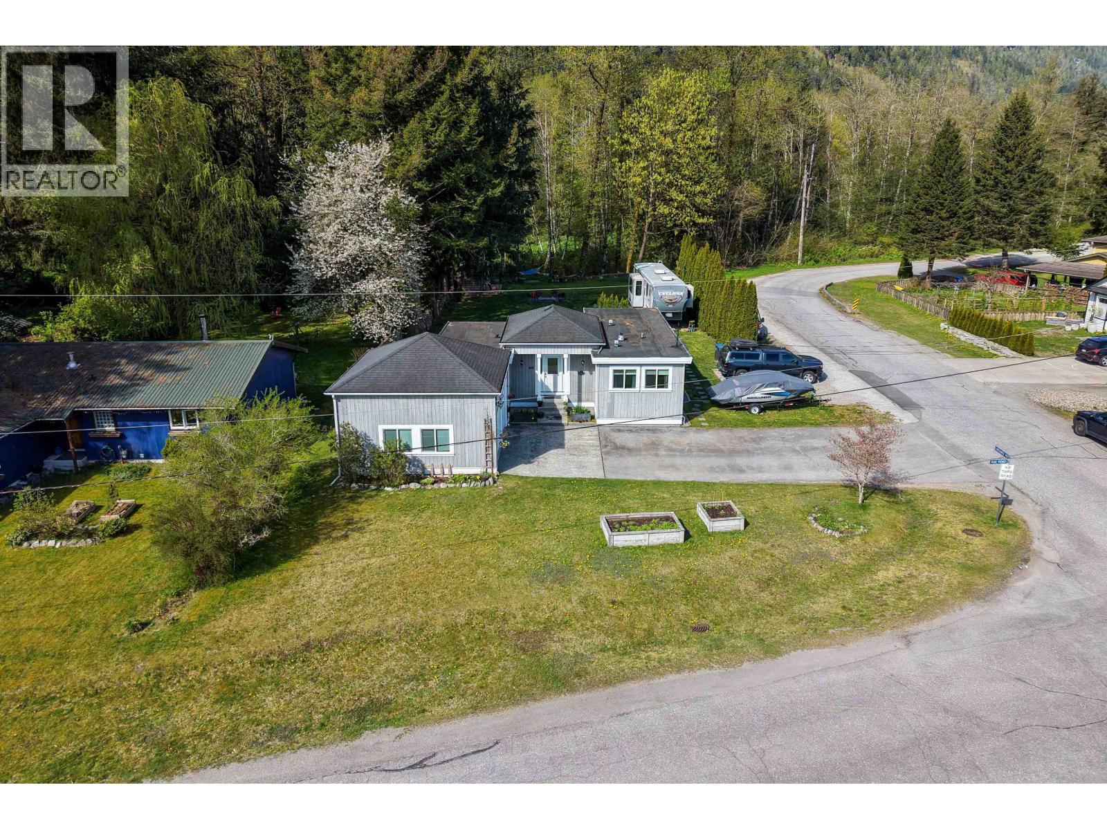 1110 LARAMEE ROAD, squamish, British Columbia