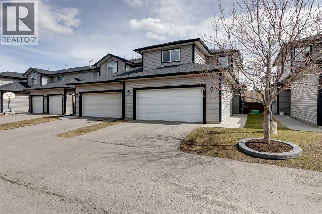 15, 102 Canoe Square Sw, Airdrie, Alberta  T4B 2Z1 - Photo 1 - A2302539