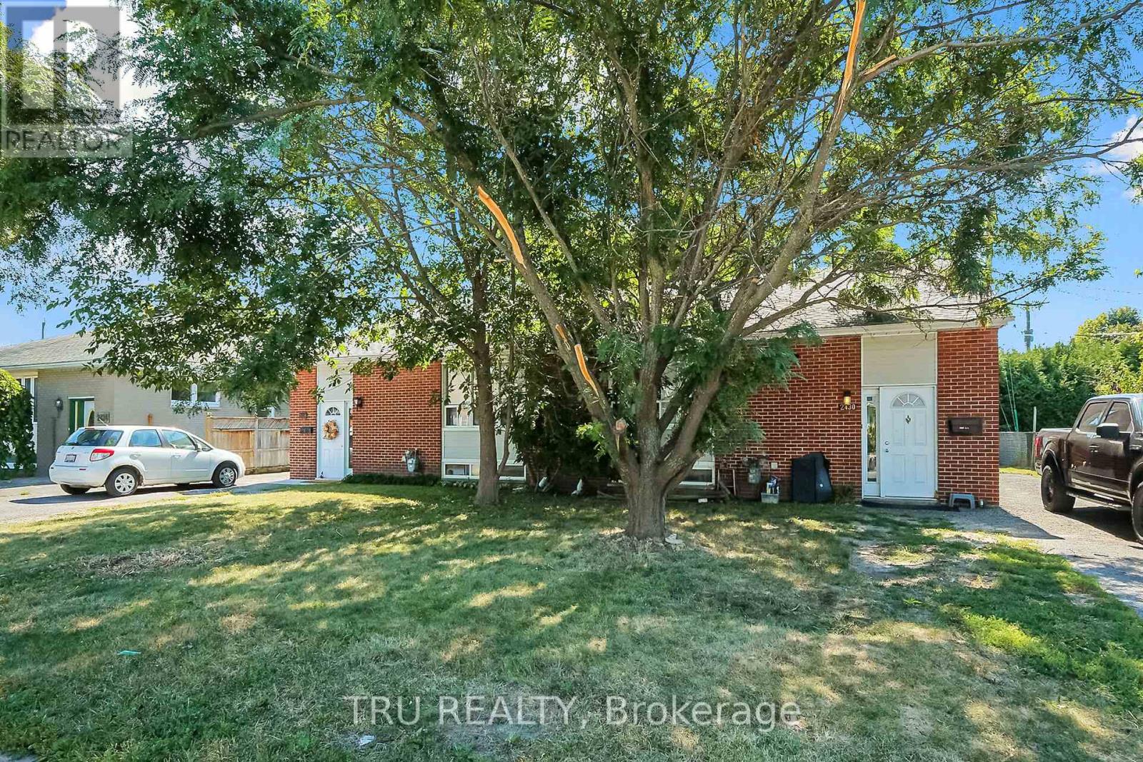 2428-2430 Iris Street, Ottawa, Ontario  K2C 2C6 - Photo 2 - X13042336