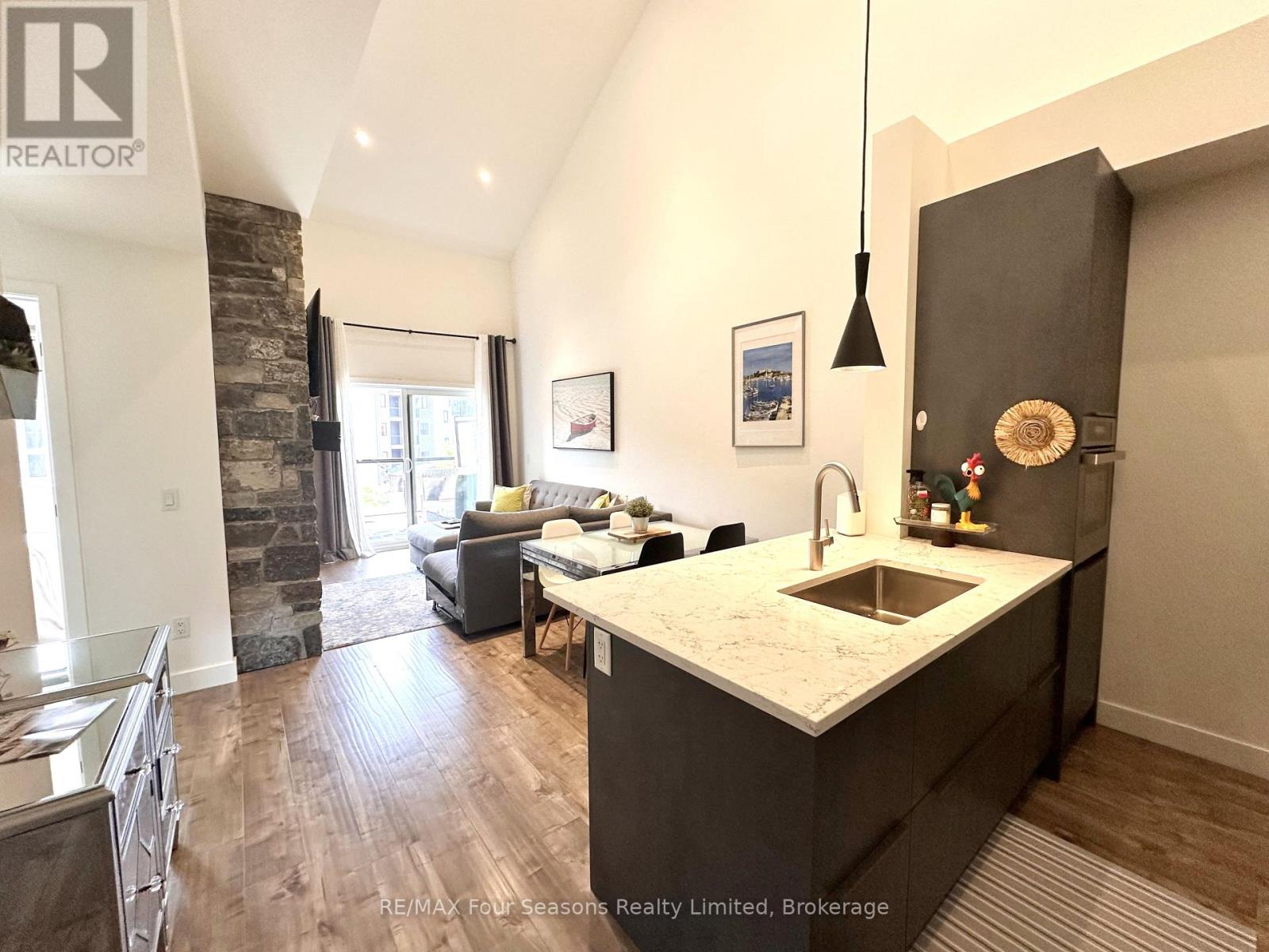 303 - 10 Beausoleil Lane, Blue Mountains, Ontario  L9Y 2X5 - Photo 2 - X13041542