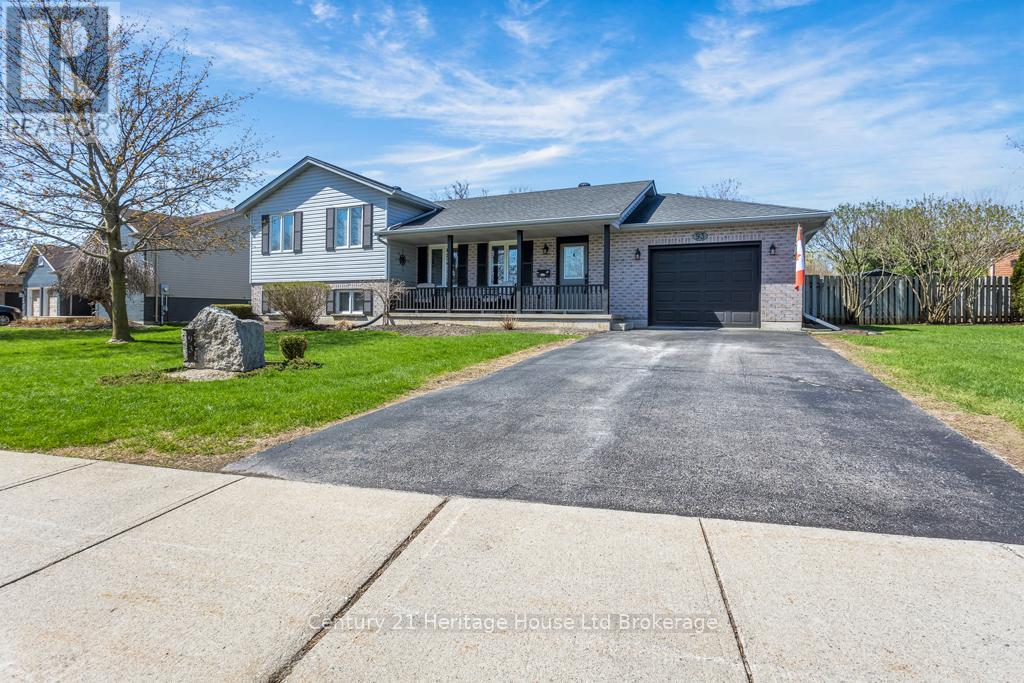 93 Glendale Drive, Tillsonburg, Ontario  N4G 1J9 - Photo 1 - X13042386