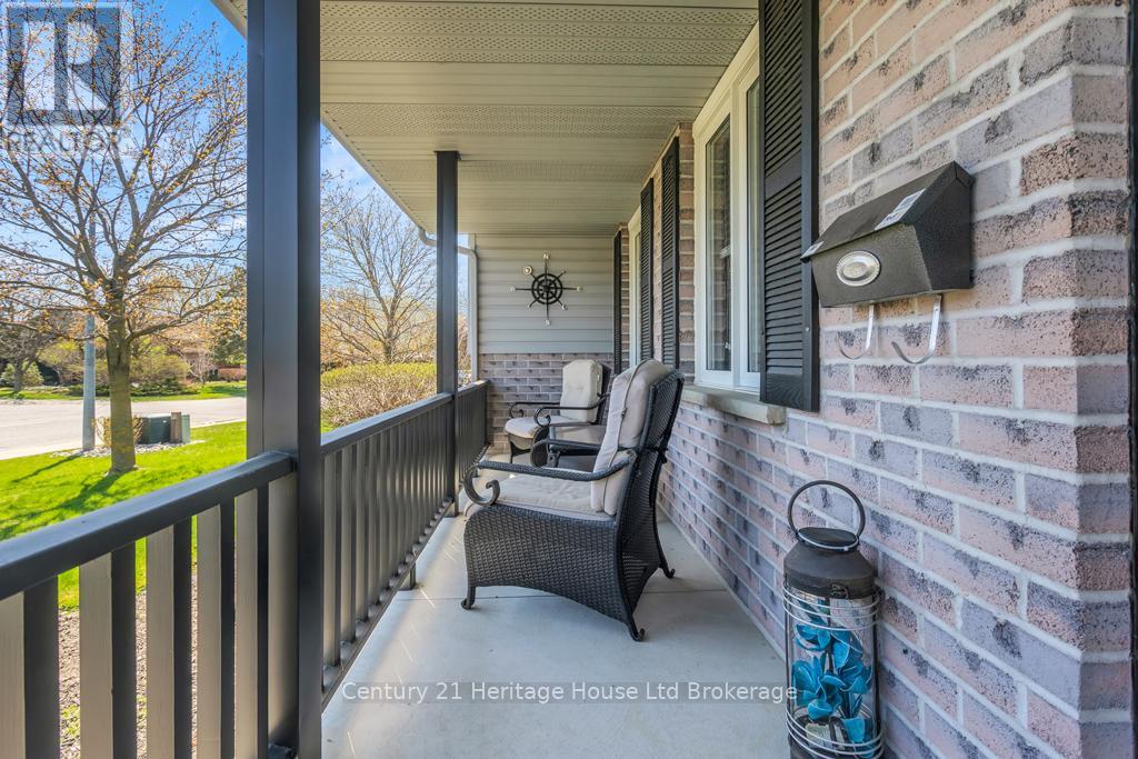 93 Glendale Drive, Tillsonburg, Ontario  N4G 1J9 - Photo 2 - X13042386