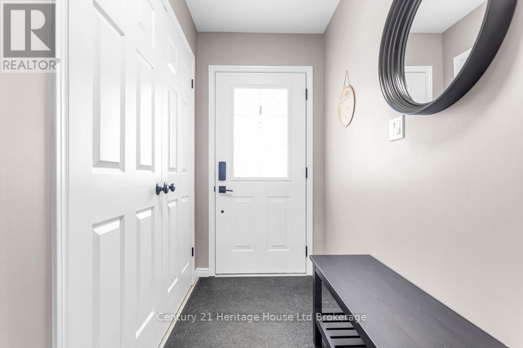 93 Glendale Drive, Tillsonburg, Ontario  N4G 1J9 - Photo 3 - X13042386